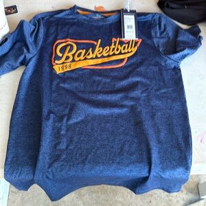 Boys size 12-14 vineyard vines performance tee